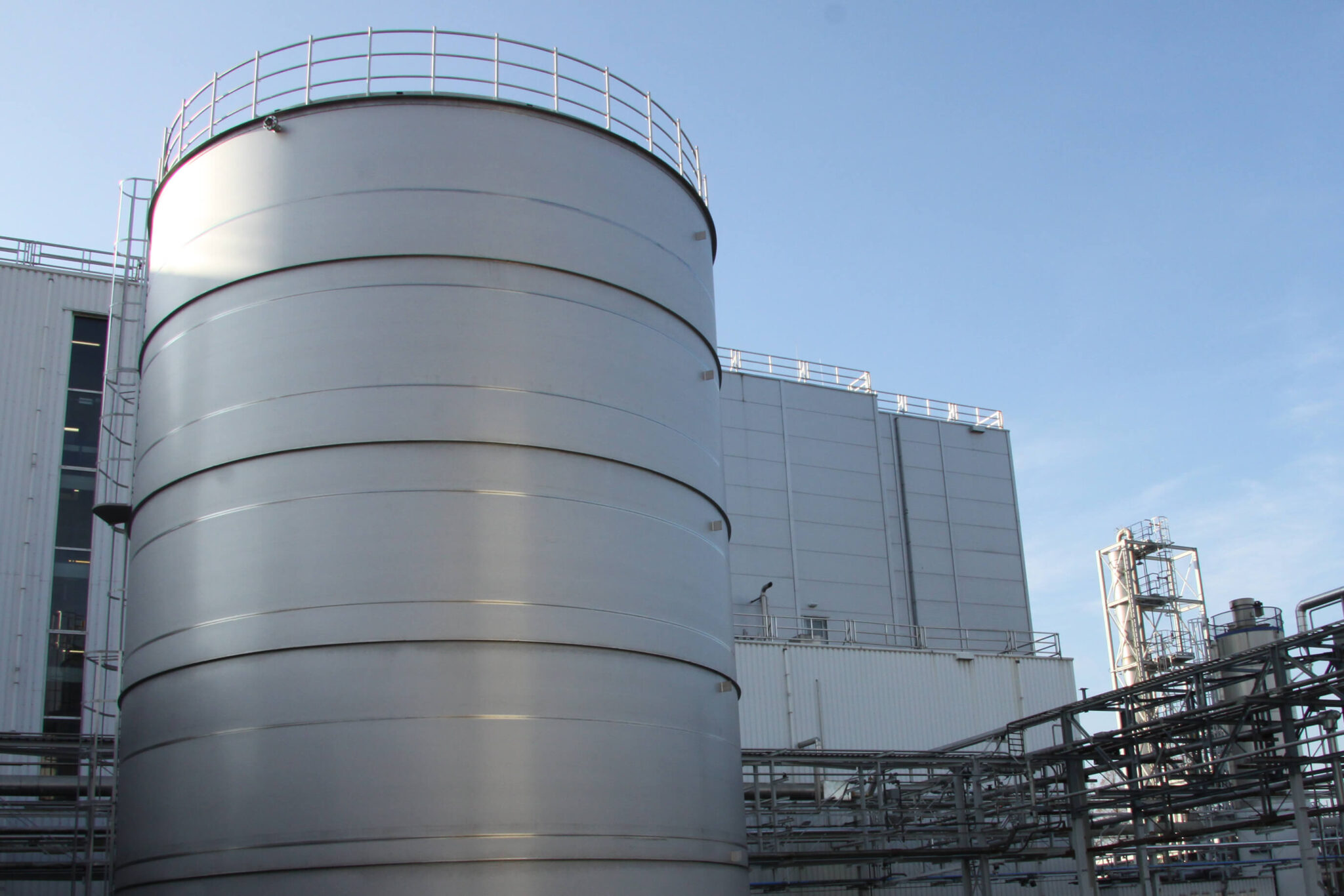 Stainless steel pulp and paper tanks for reliable processing