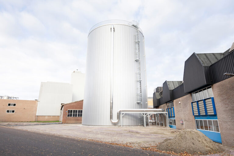 Hot water buffer tank installed at the Royal Swinkels brewery with connected piping