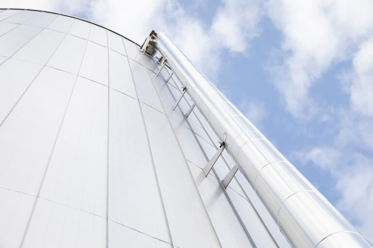 External piping installed on a hot water buffer tank at the Royal Swinkels brewery