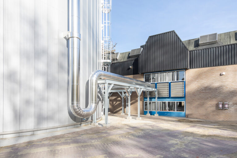 External piping connected to a hot water buffer tank at the Royal Swinkels brewery