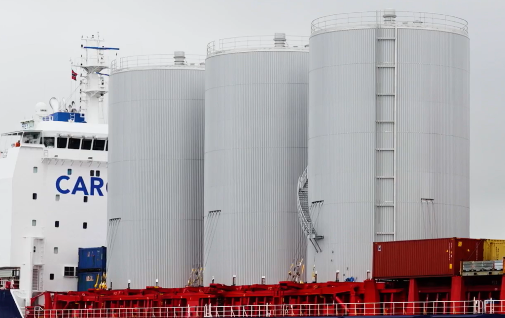 Three fish oil storage tanks transported by cargo ship to Norway
