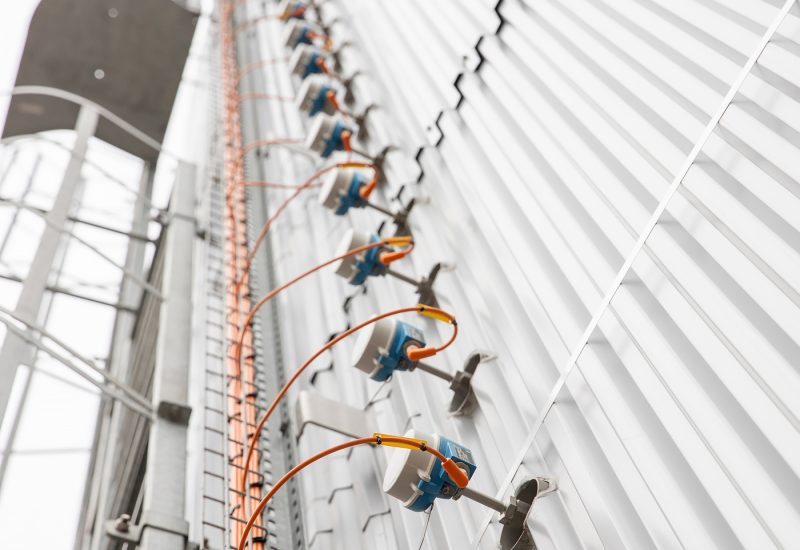 Stratification and diffusers for stainless steel tanks
